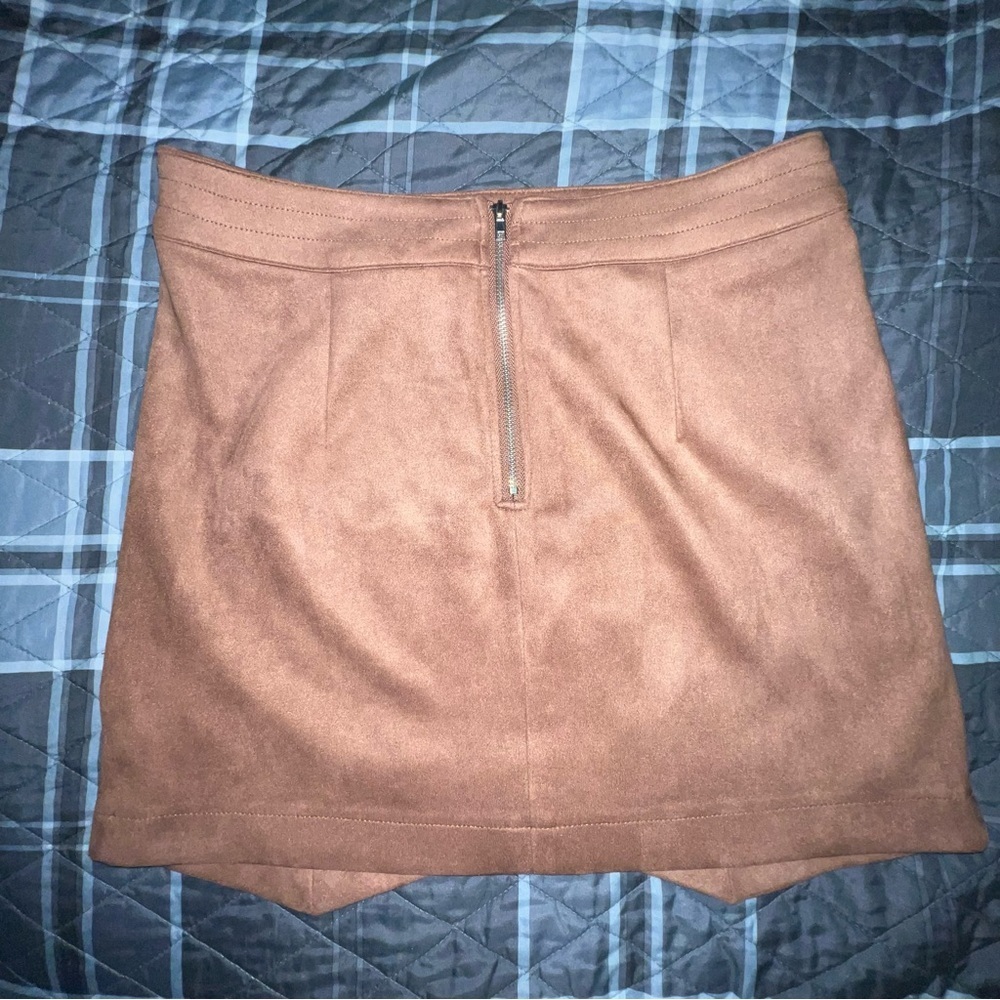 Jack BB Dakota EUC Faux Suede Mini Skirt Sz 2 Luggage Colored, Crossover Front - Picture 3 of 6